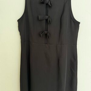 Elegant Black Sleeveless Dress with Bow Accents